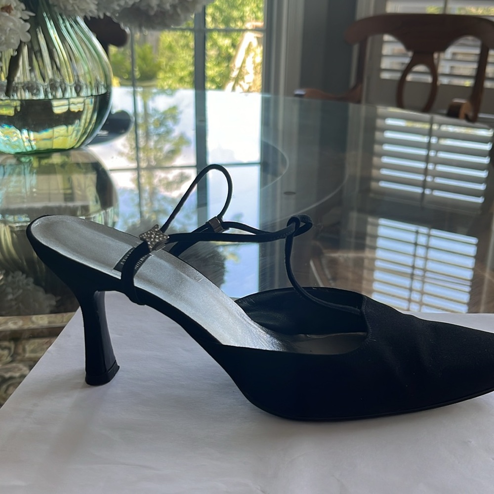 Size 8.5 - Picture 3 of 5